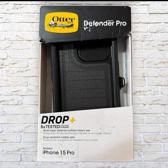 OtterBox Defender Pro Black Case for iPhone 15 Pro - Picture 1 of 4
